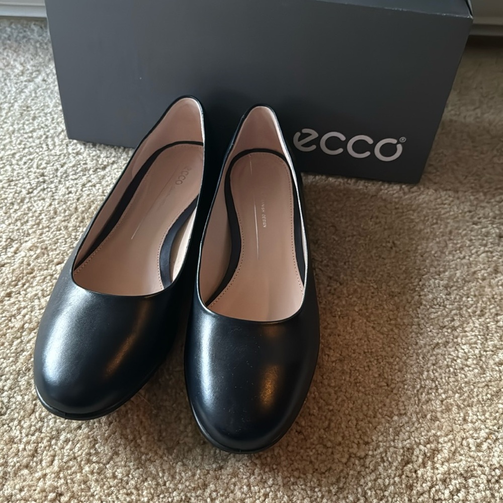 ECCO women’s shoes, dark blue size 8-8.5